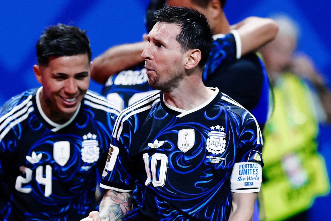 Video bóng đá Anh vs Argentina: Messi truyền cảm hứng