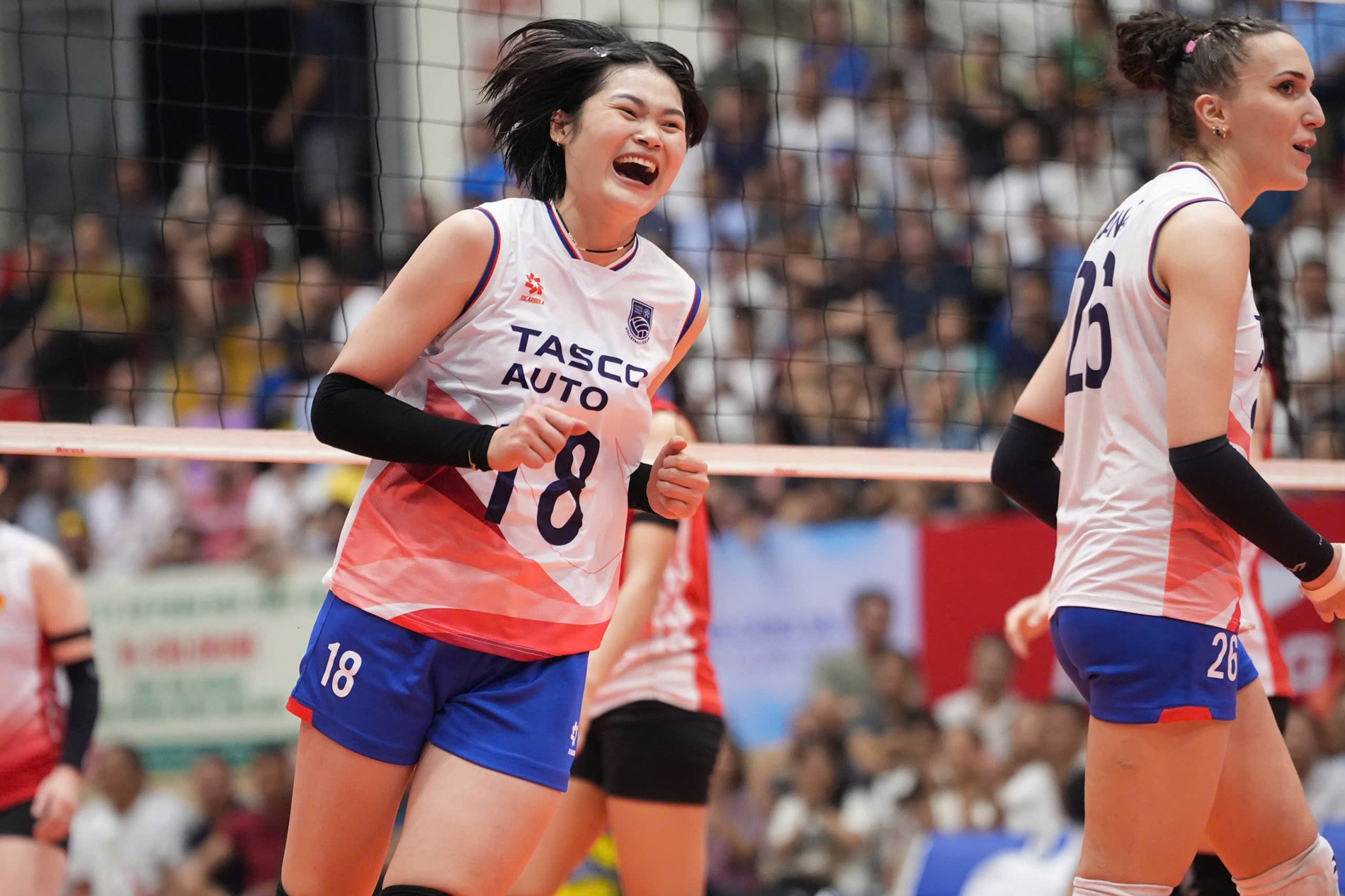 Tân binh Hà Nội thắng tưng bừng, vào chung kết bóng chuyền Cúp Hùng Vương