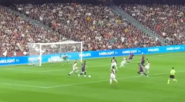Pha phối hợp làm tung lưới Thái Lan của Đình Bắc và Hai Long được siêu sao Barca tái hiện y hệt