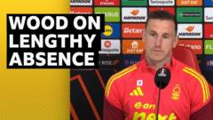Wood trở lại Nottingham Forest sau chấn thương đầu gối