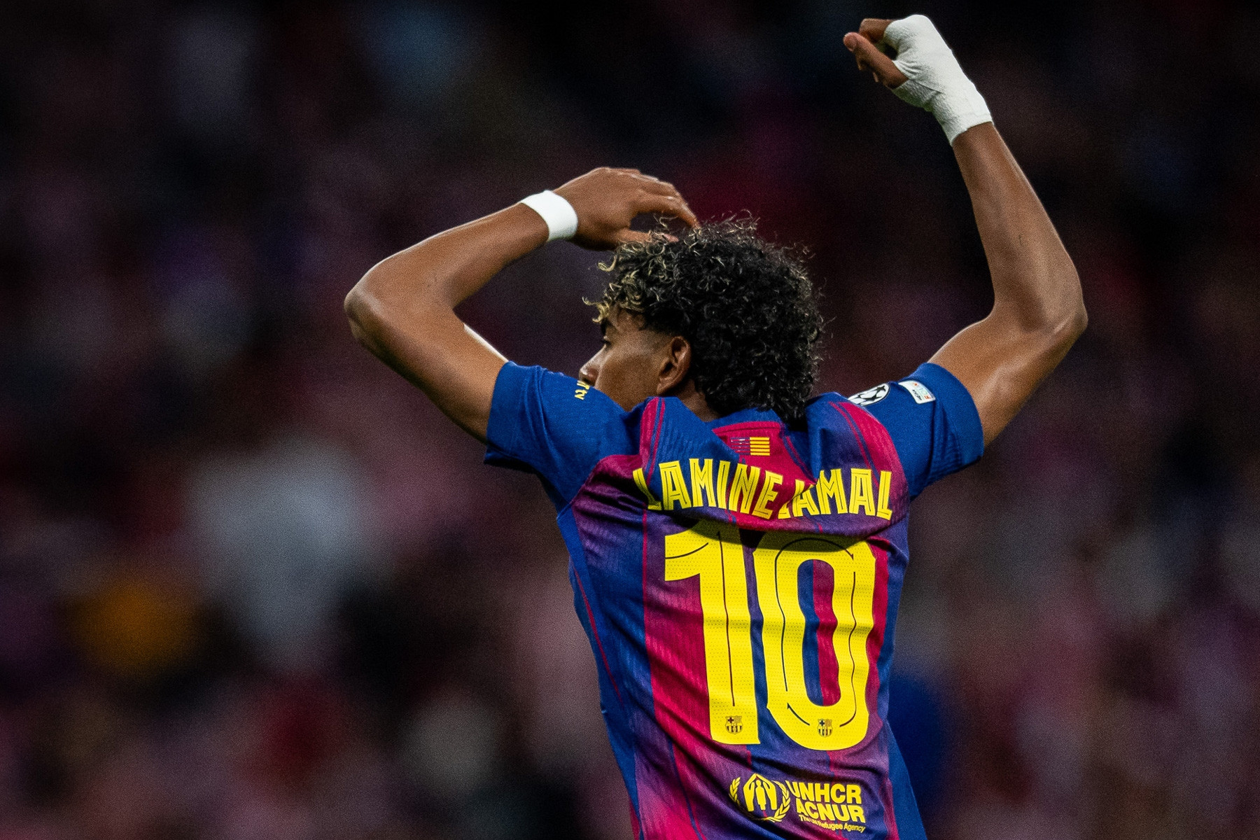 Lamine Yamal đi vào lịch sử trong ngày Barca văng khỏi Cúp C1