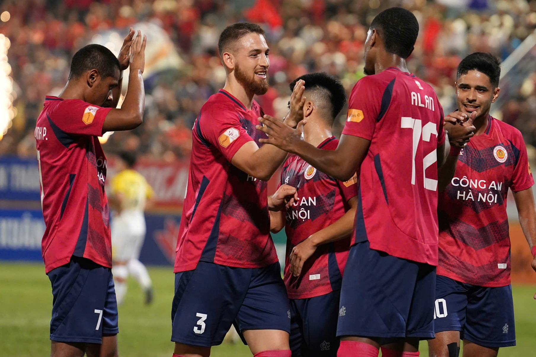 Trực tiếp bóng đá CAHN vs Kashima Antlers: Đình Bắc, Quang Hải đá chính