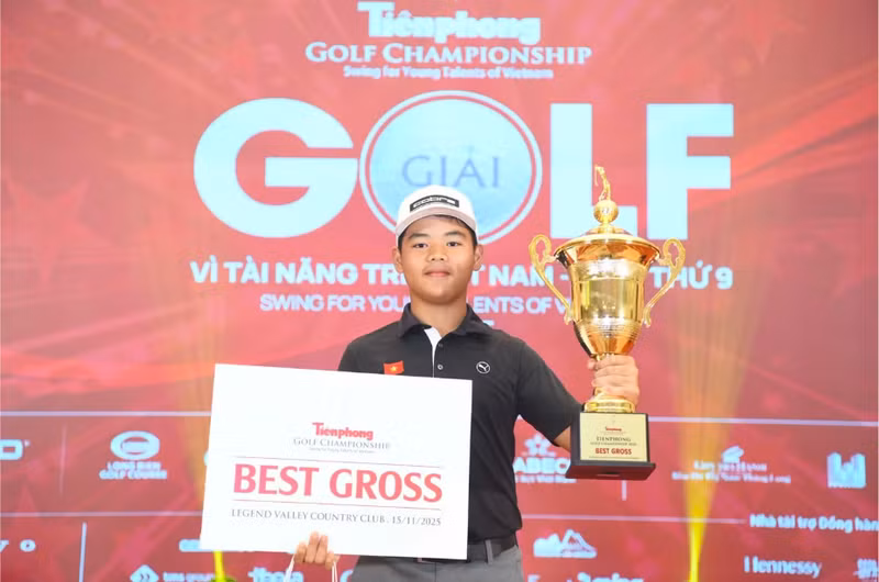 Nhà vô địch Tiền Phong Golf Championship 2025 Nguyễn Trọng Hoàng dẫn đầu Faldo Series Asia 2026