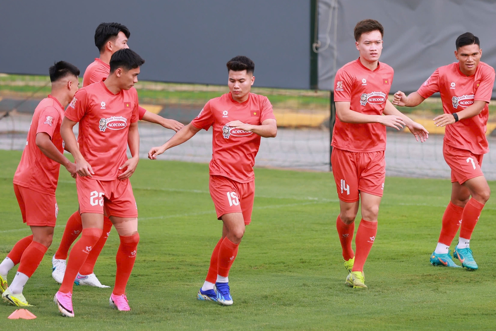 Tuyển Việt Nam luyện &amp;apos;chiêu tủ&amp;apos;, chờ đấu Myanmar trước ASEAN Cup