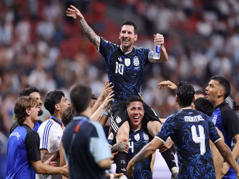 Các ngôi sao Argentina tri ân Messi sau quyết định từ giã đội tuyển