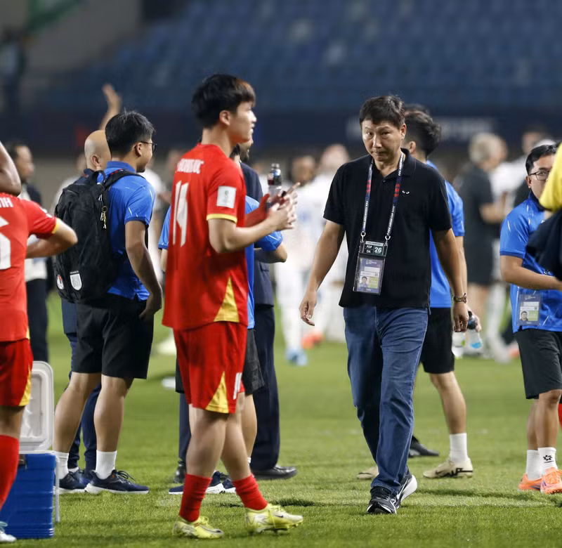 Nguyễn Xuân Son báo tin cực xấu với HLV Kim Sang-sik
