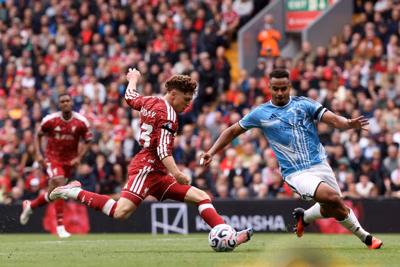 Liverpool thoát thua trên sân nhà trước Nottingham