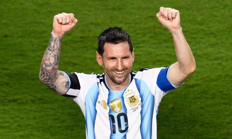 Messi bất ngờ trở lại đội tuyển, có gì bất thường?