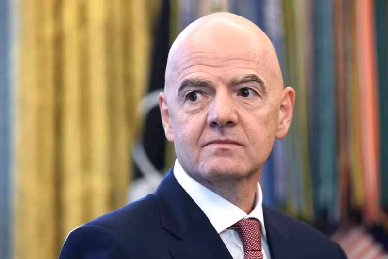 Sóng gió bủa vây chủ tịch FIFA Infantino
