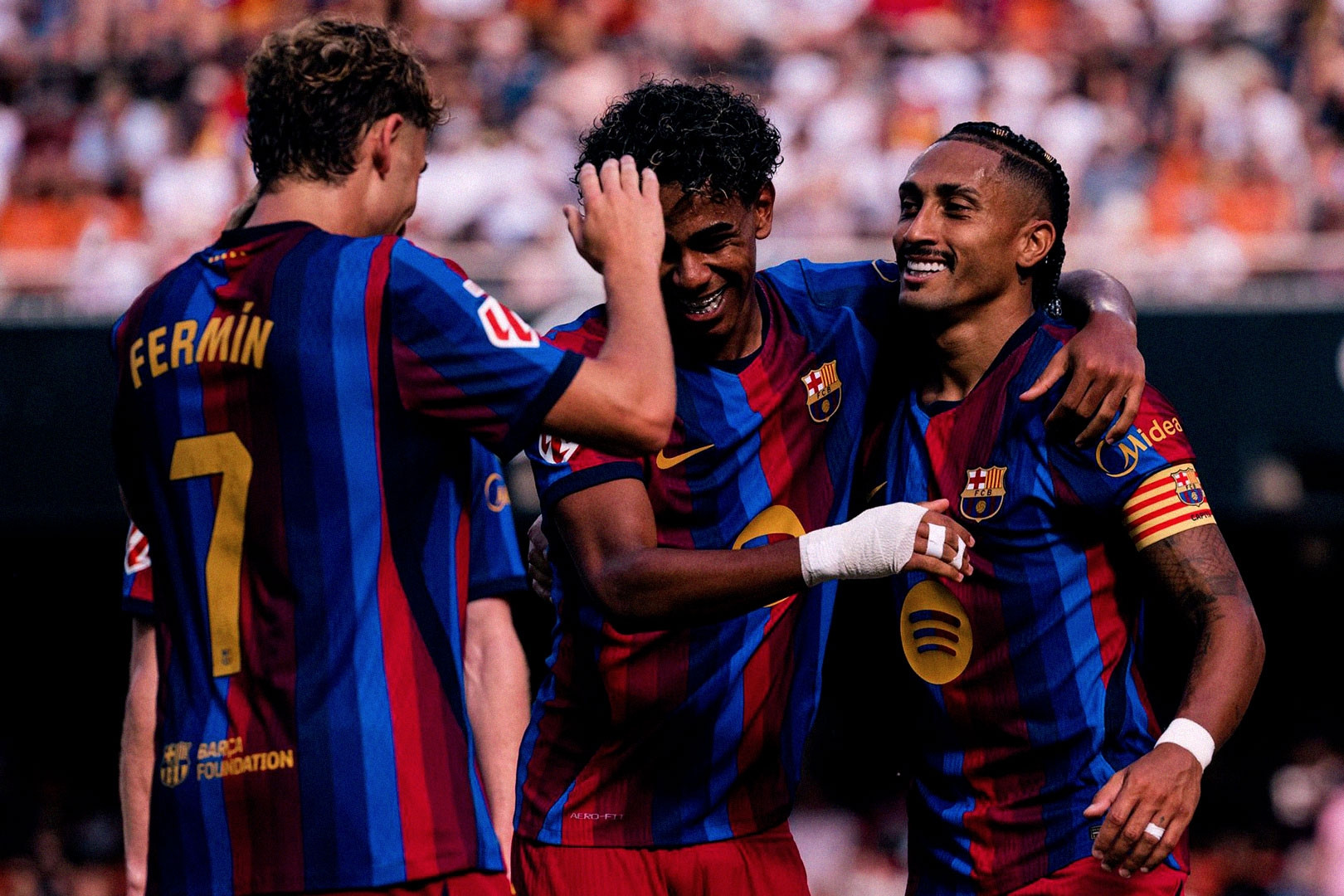 Raphinha sánh ngang Messi, Hansi Flick tuyên bố lớn