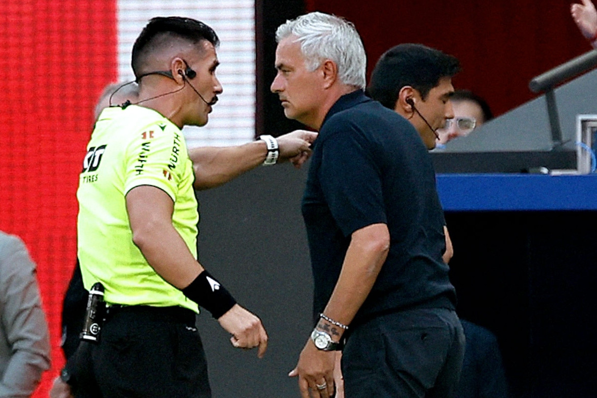 Mourinho chỉ trích trọng tài, Simeone phản ứng gắt