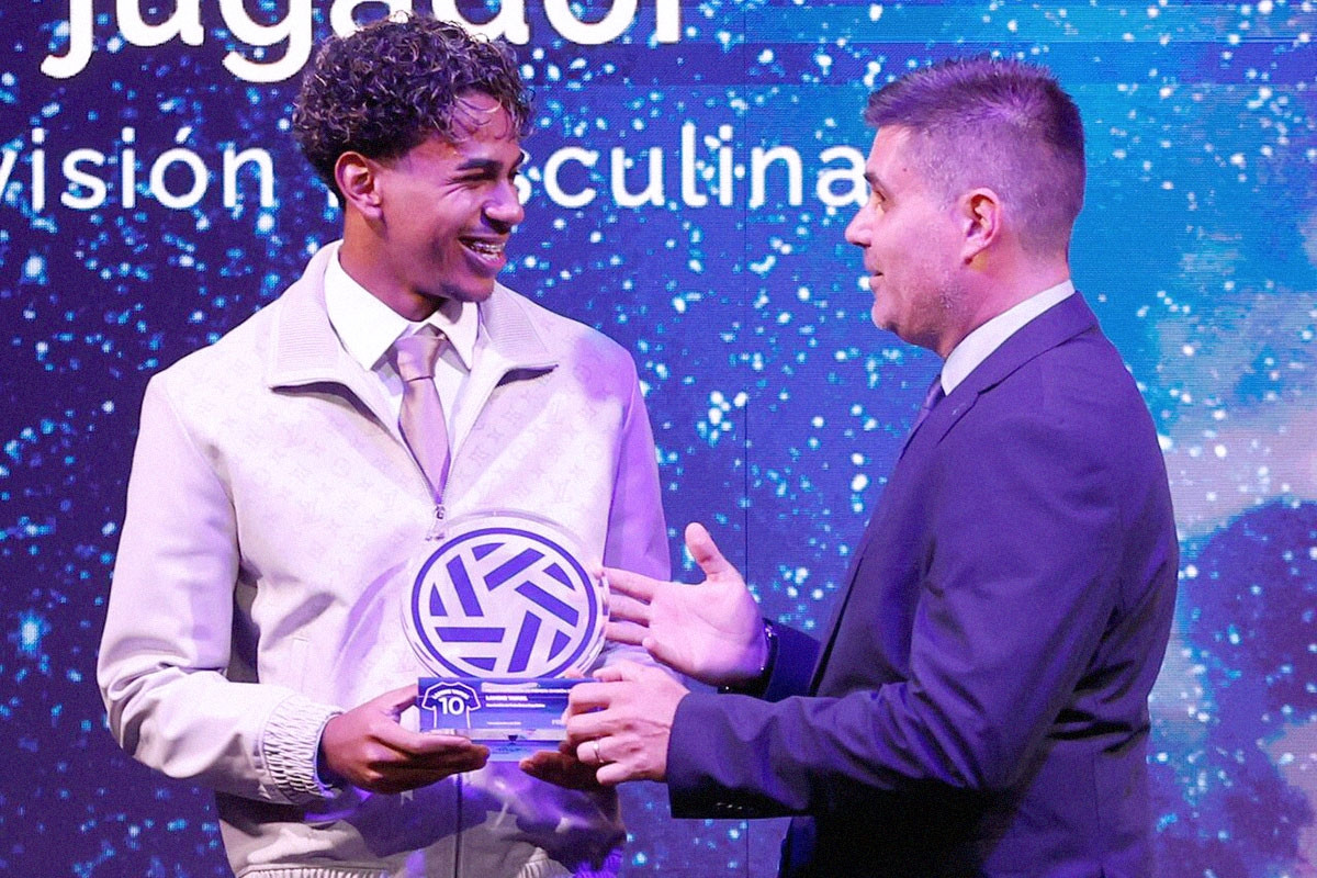Lamine Yamal nói về Julian Alvarez: &amp;apos;Barca đâu có thiếu bàn thắng...&amp;apos;