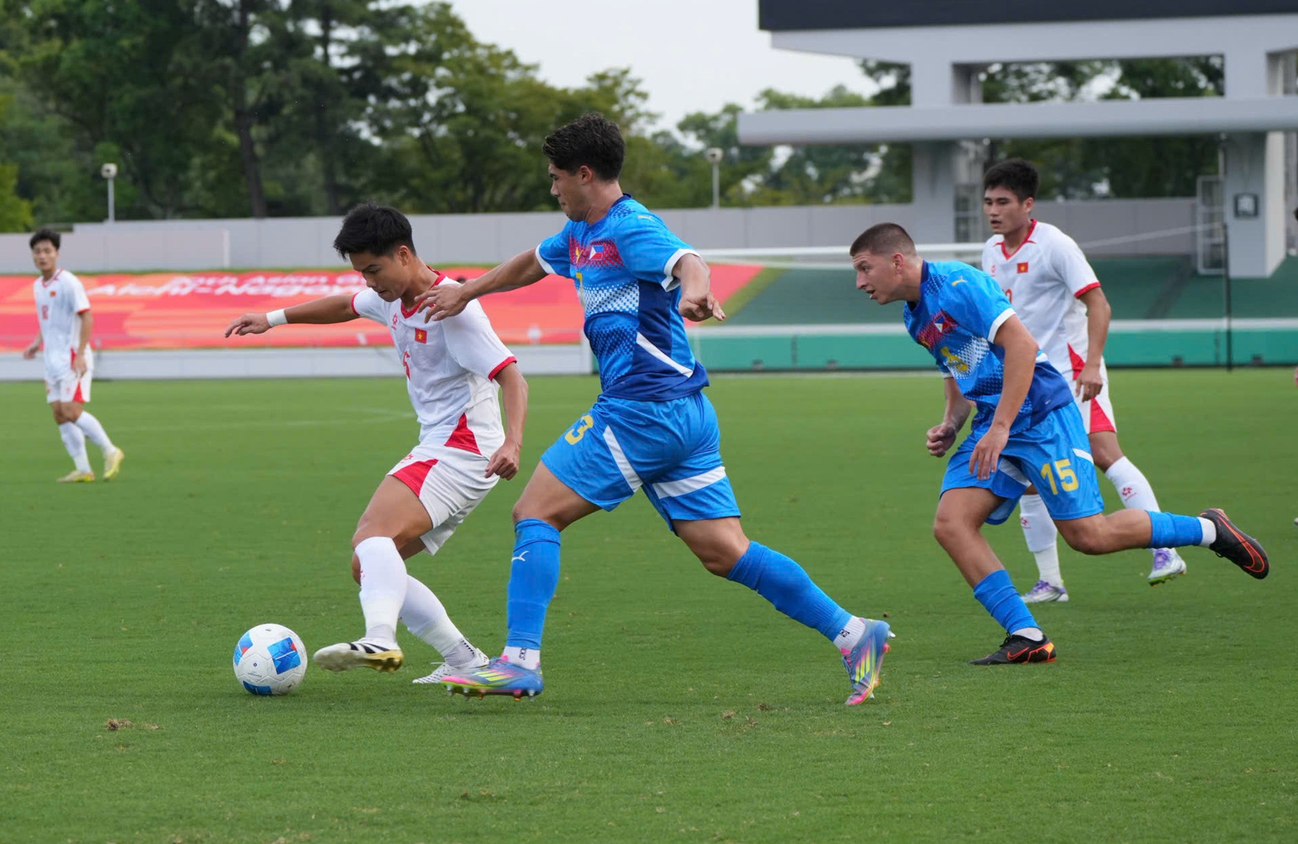 Lịch thi đấu bóng đá hôm nay 22/9: U23 Việt Nam đối đầu Ubzekistan