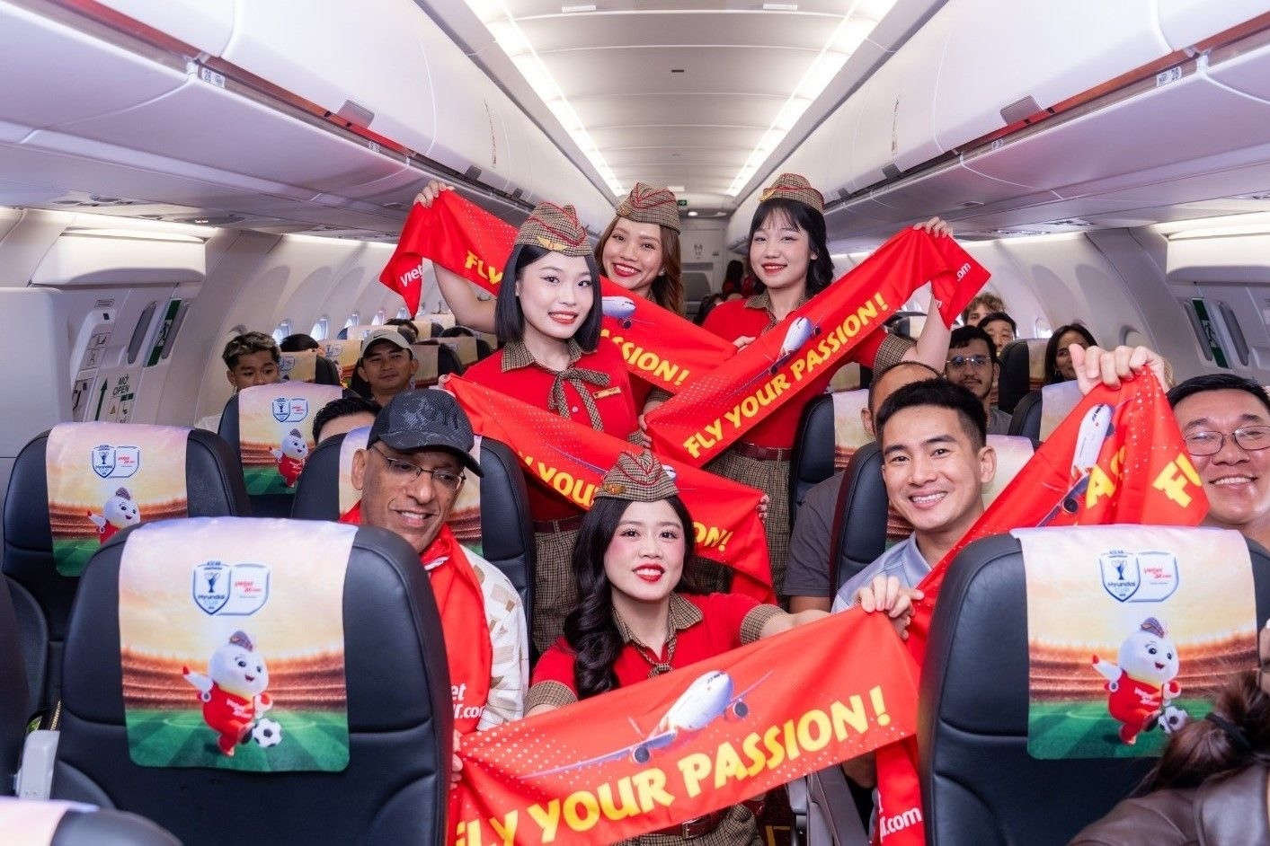 Vietjet và Vikki ‘tiếp lửa’, nối dài hành trình bóng đá đầy cảm xúc